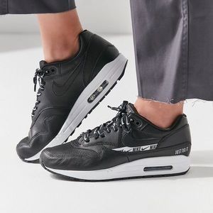 Nike Air Max 1 SE Overbranded Sneaker